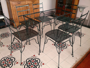 Ensemble de 6 chaises et table en acier style cuivre oxidé